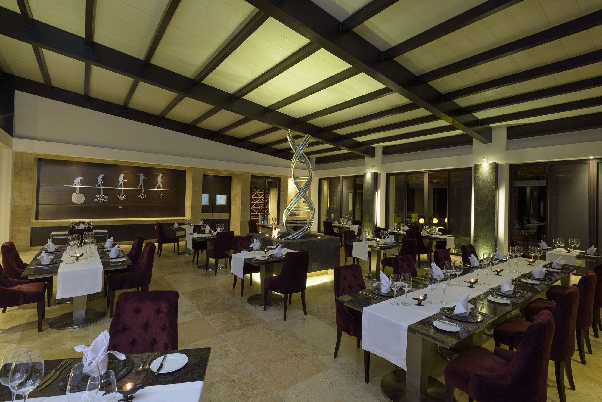 Pikaia Lodge Santa Cruz Island Restaurant bilde
