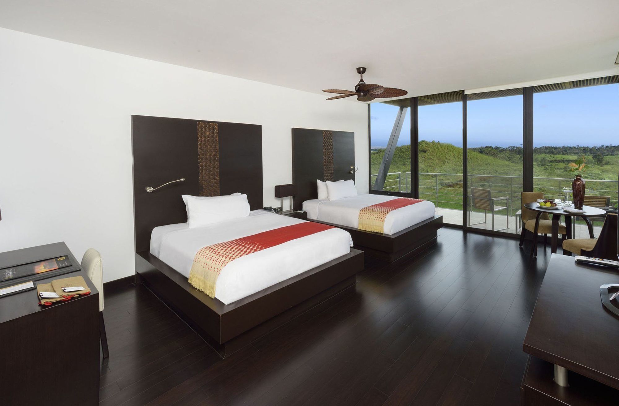 Pikaia Lodge Santa Cruz Island Eksteriør bilde